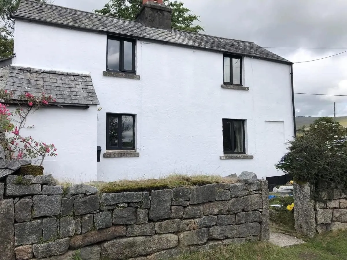 Render repair and exterior repaint of a cottage in St Just